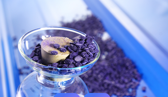 硼?；? /> 
</p>
<h4>
	　　二、化學(xué)性質(zhì)
</h4>
　　?穩(wěn)定性?：化學(xué)性質(zhì)相對穩(wěn)定，但在一定條件下可能與其他物質(zhì)發(fā)生反應(yīng)。例如，在特定的酸堿環(huán)境或高溫高壓條件下，其化學(xué)結(jié)構(gòu)可能會發(fā)生變化，從而影響其性能和應(yīng)用效果。<br />
　　?鈷含量?：鈷含量是衡量硼?；捹|(zhì)量的重要指標(biāo)之一，一般鈷含量在22.5±0.5%，也有產(chǎn)品鈷含量為15.5±0.5%。較高的鈷含量通常意味著產(chǎn)品具有更好的粘合促進(jìn)效果等性能。<br />
<h4>
	　　三、應(yīng)用特性
</h4>
　　?粘合促進(jìn)?：作為橡膠與鍍銅、鍍鋅鋼絲的粘合促進(jìn)劑，比普通的鈷鹽粘合力強(qiáng)。在橡膠制品生產(chǎn)中，能夠顯著提高橡膠與鋼絲骨架材料之間的粘合強(qiáng)度，增強(qiáng)制品的整體性能和使用壽命。例如，在鋼絲子午線輪胎的生產(chǎn)中，使用硼?；捒梢杂行Х乐馆喬ピ谑褂眠^程中出現(xiàn)鋼絲與橡膠脫層的現(xiàn)象。<br />
　　?耐性優(yōu)良?：具有良好的耐熱、耐濕、耐蒸汽、耐鹽水和防止金屬腐蝕等性能。在復(fù)雜的使用環(huán)境下，能夠保持穩(wěn)定的性能，確保橡膠制品的質(zhì)量和可靠性。例如，在海洋環(huán)境或高溫高濕的工作條件下，使用硼?；捵鳛檎澈洗龠M(jìn)劑的橡膠制品依然能夠保持良好的粘合性能和物理性能。<br />
　　?抗老化性好?：能夠有效抵抗橡膠在使用過程中因氧化、光照、熱等因素引起的老化現(xiàn)象，延長橡膠制品的使用壽命。這使得硼?；捲谝恍ο鹉z制品耐久性要求較高的領(lǐng)域得到廣泛應(yīng)用，如汽車制造、航空航天等。<br /></div>
      <div   id=